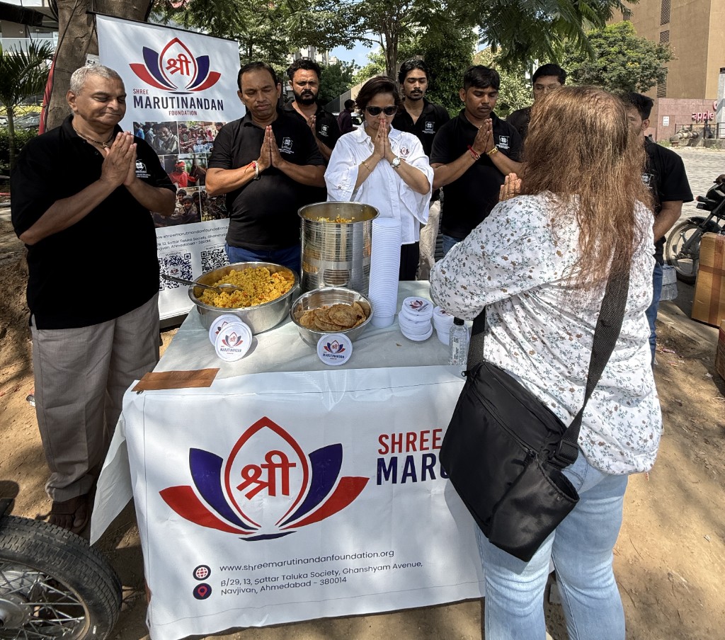 Free food distribution India